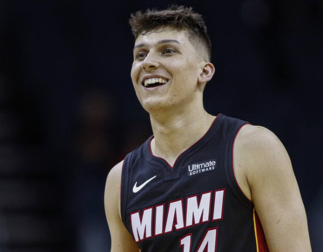 游泳决赛激 游泳决赛激